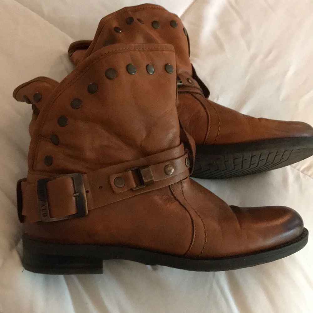 Buffalo London ankle boots